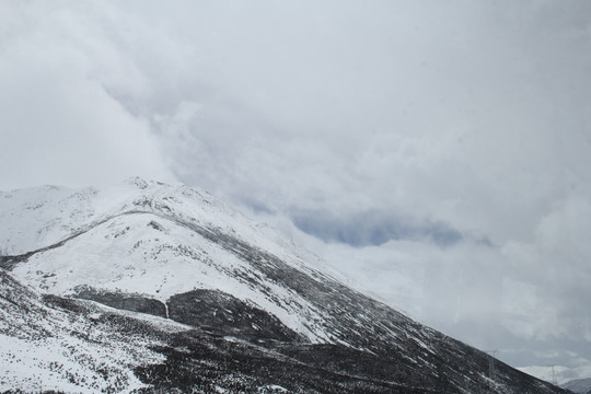 白茫茫雪山