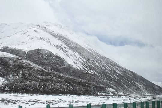 白茫茫雪山