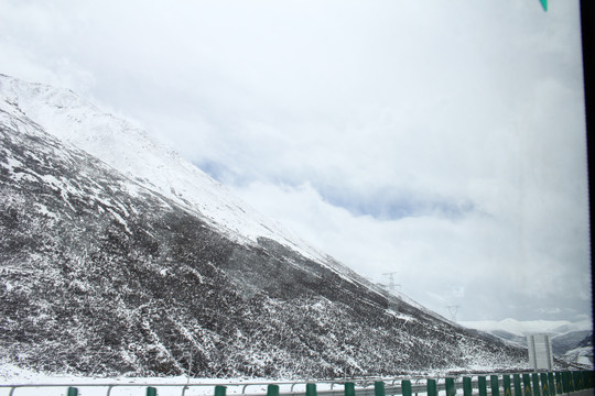 白茫茫雪山