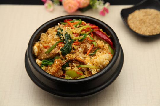 麻辣石鍋拌飯