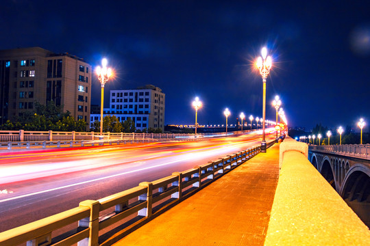 城市街景夜景灯光车流光轨