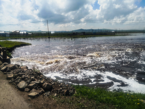 雨后发水乡村