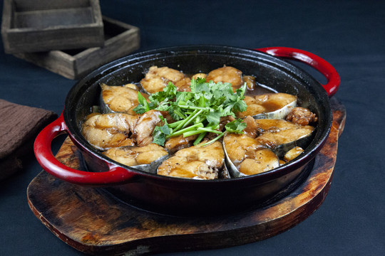 砂锅鲅鱼鸡