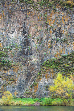 秋季岩石峭壁岩画