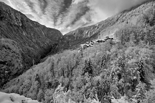 雪山高原与高山丘壑