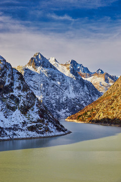 山景与雪山