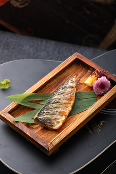 鹽燒青花魚