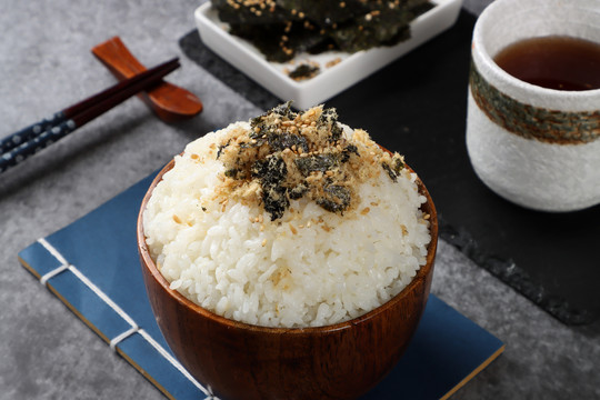 海苔肉松拌饭