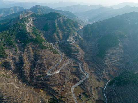 航拍济南金刚纂村盘山路