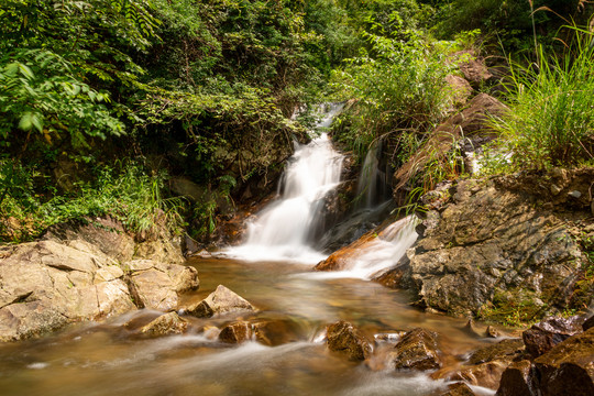 山间流水