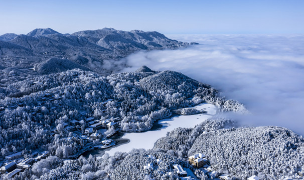 庐山如琴湖雪景