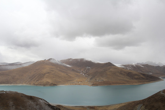 群山河流