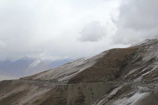 雪山山峰山脉