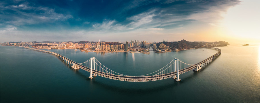 跨海大桥全景低空青