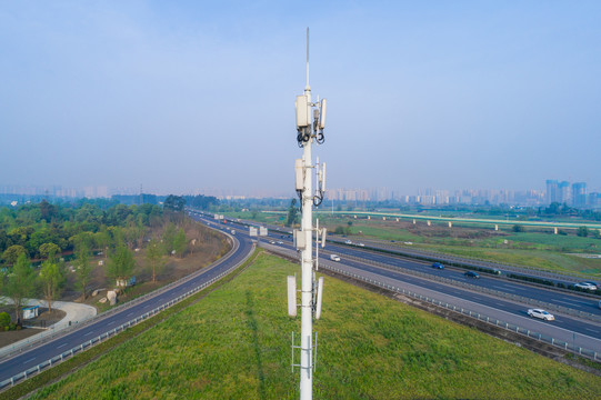 高速公路通讯塔