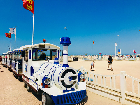 欧洲旅游海滩特色小火车