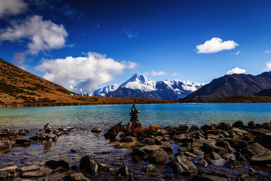 里索海贡嘎雪山