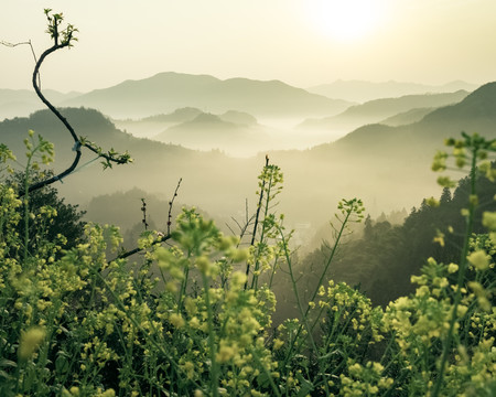 山沟日出