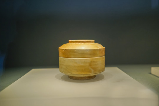 唐代白釉瓷盒唐代瓷器