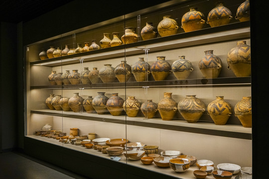新石器时代陶器古代陶器展柜