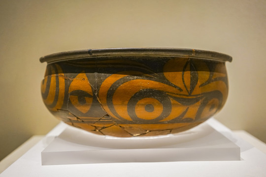 仰韶文化鸮面纹彩陶盆古代陶器