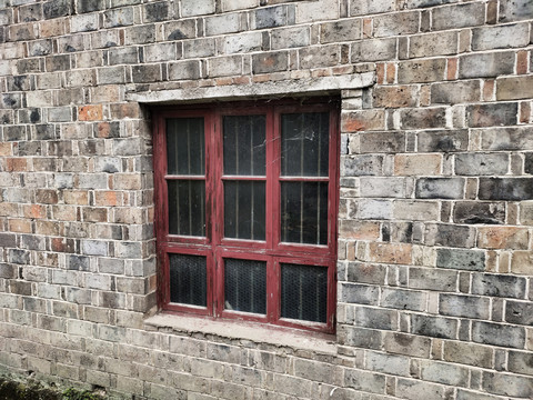 老式红色窗户