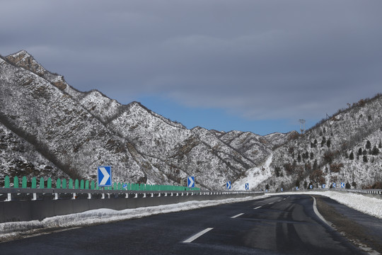 雪后的大山