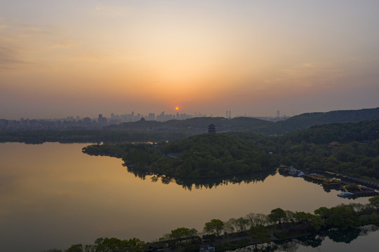 杭州西湖十景苏堤春晓航拍晨曦