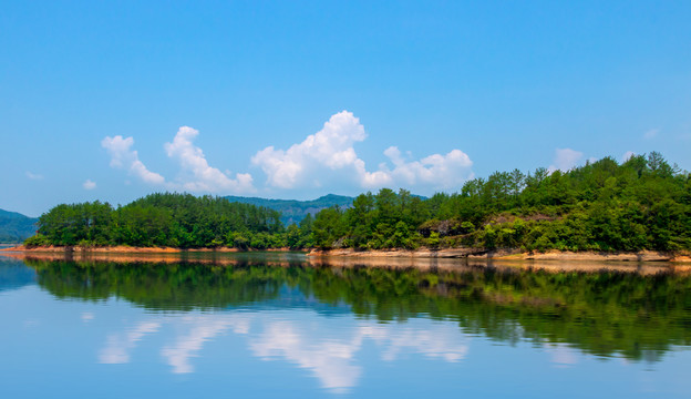 湖泊山水