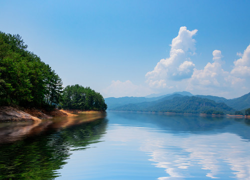 湖泊山水