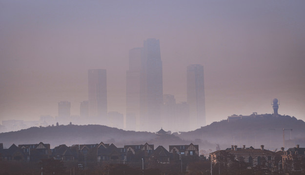 南宁东盟商务区雾霾天地标