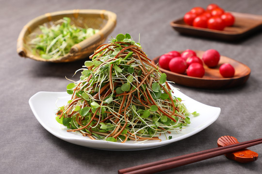 香椿苗黑豆腐絲