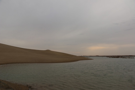 沙漠之河