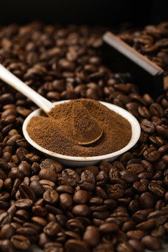咖啡研磨咖啡豆特写速溶咖啡粉