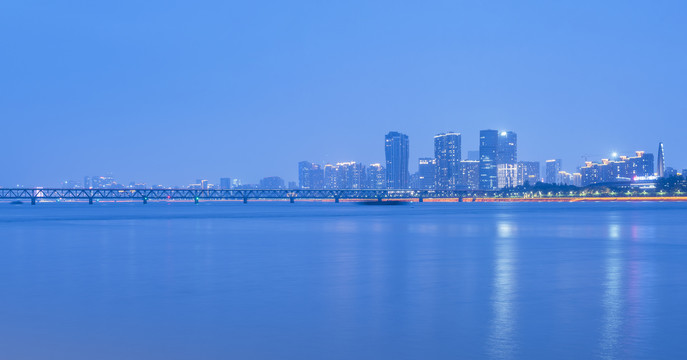 杭州钱塘江大桥夜景