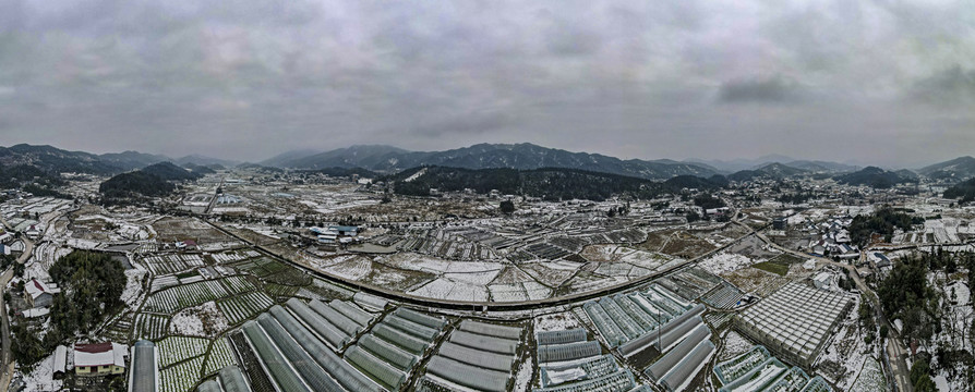 乡村田园冬天雪景全景图