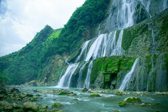 滴水滩瀑布