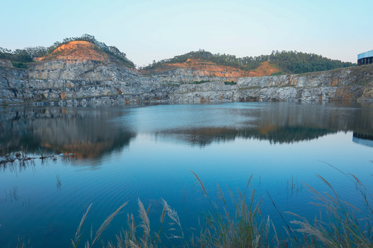 油麻山天池