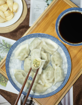 荠菜猪肉馅水饺