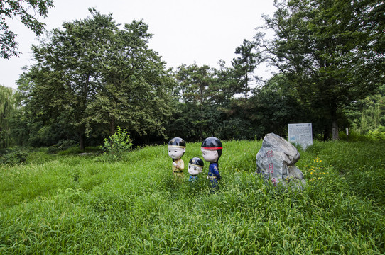 圆明园遗址公园镂月开云遗址