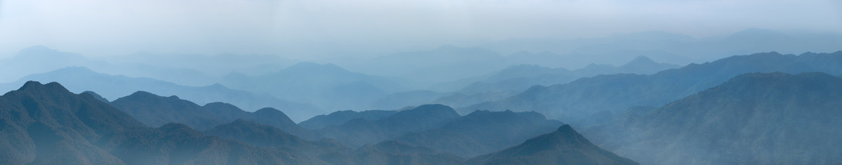 意境水墨山