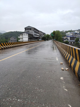 雨后的公路