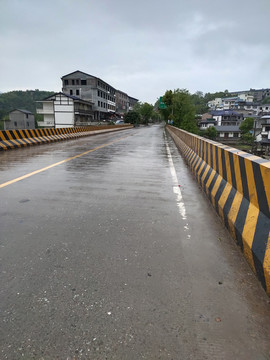 雨后的马路