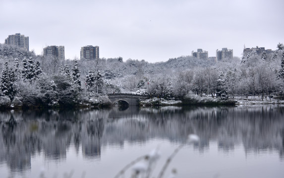 贵阳观山湖雪景