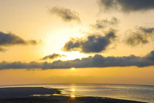 青海湖夕阳日出