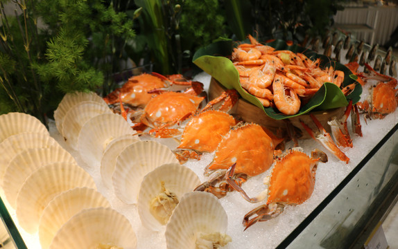 海鲜自助餐梭子蟹贝类