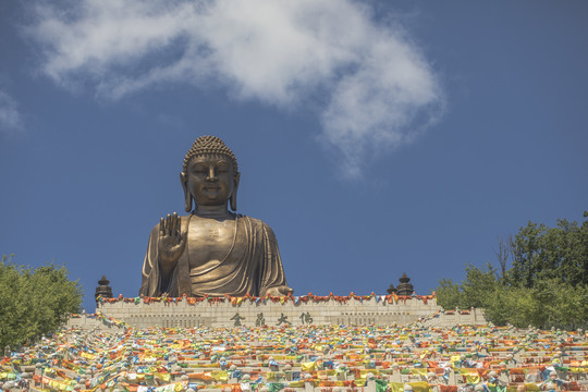 六鼎山佛像