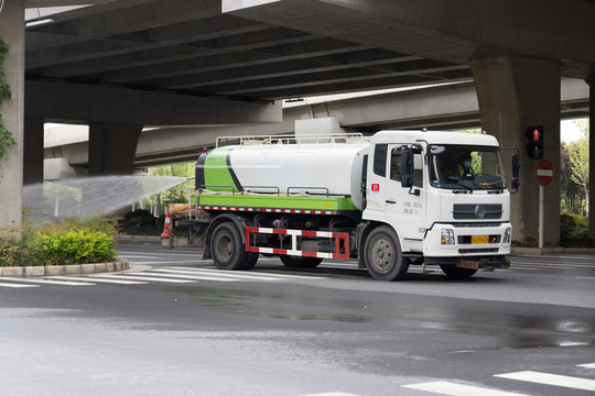 洒水车