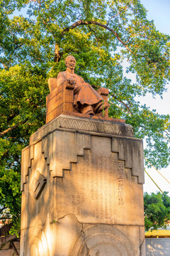 广州越秀公园伍博士铜像