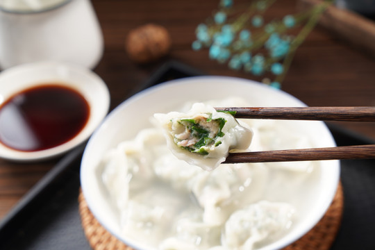 荠菜猪肉水饺